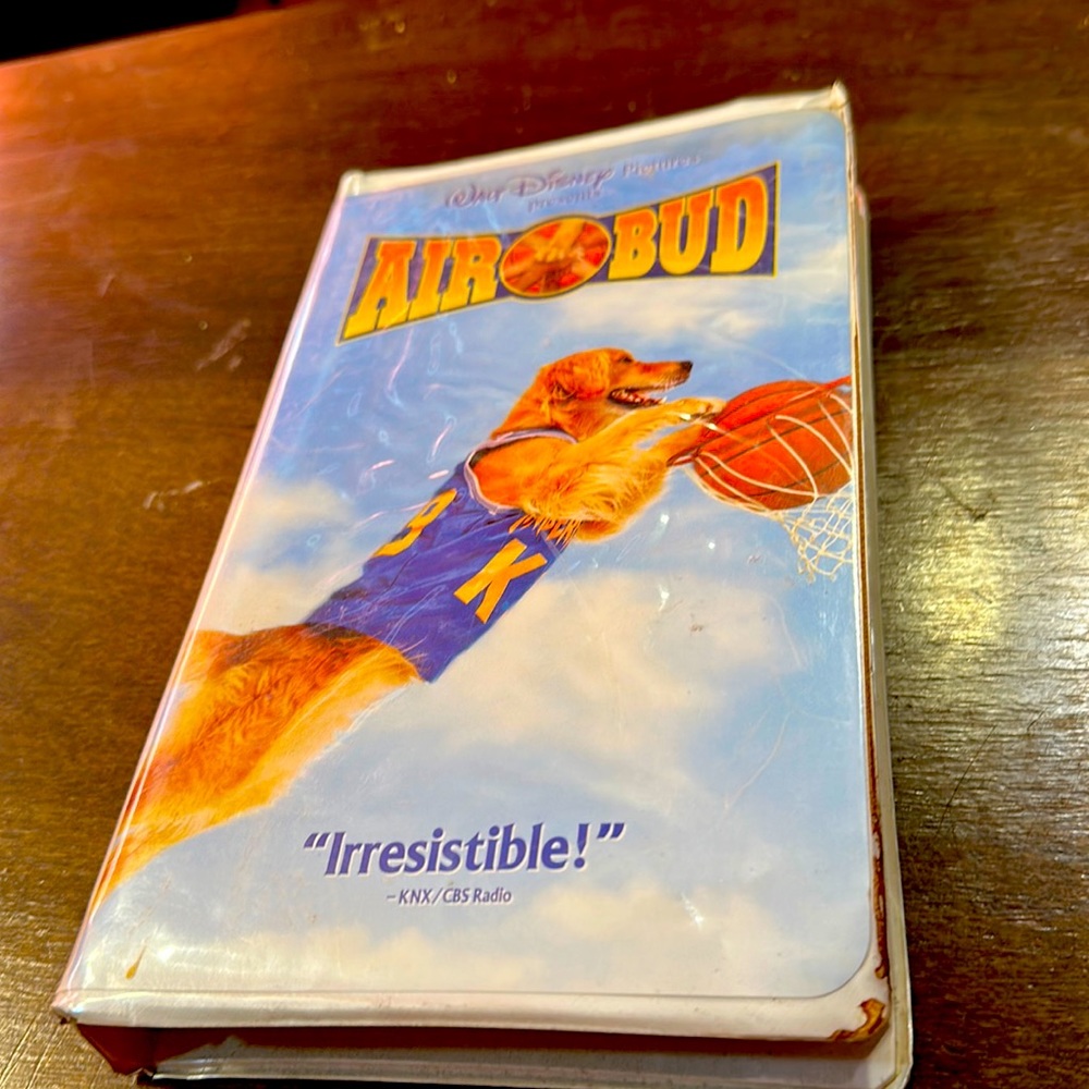 Disney Airbud in original clamshell case VHS